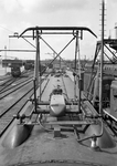 841122 Afbeelding van een van de stroomafnemers van het electrische treinstel nr. 757 (mat. 1954, plan G) op het ...